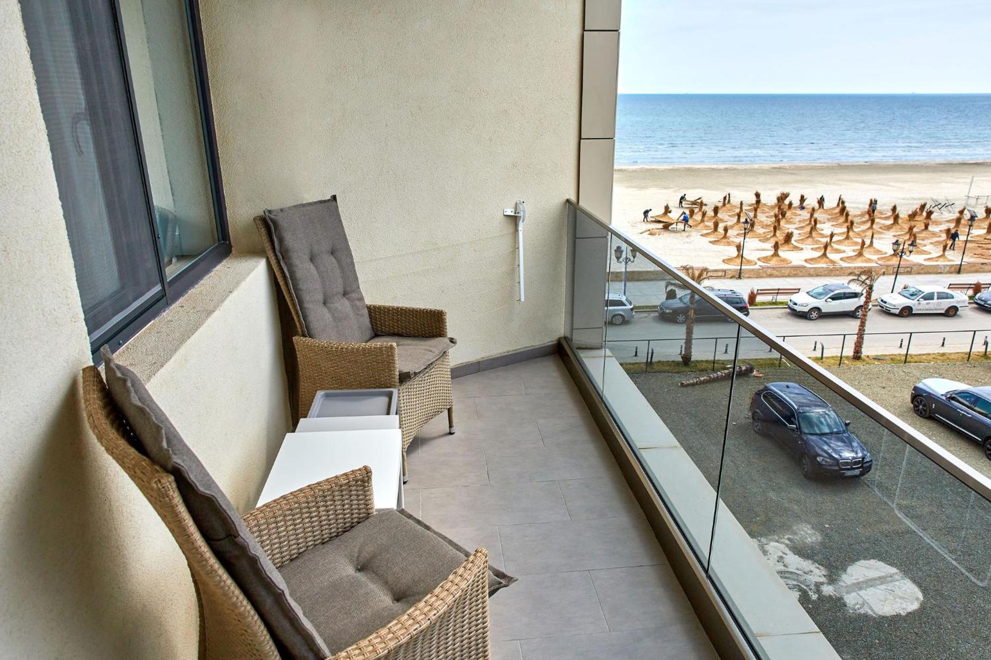Apartamente By R S Navodari Exterior photo